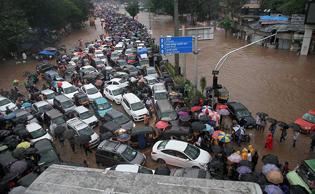 Maharashtra Floods: Mumbai Orange, Red Alert; Schools Closed - Asiana Times