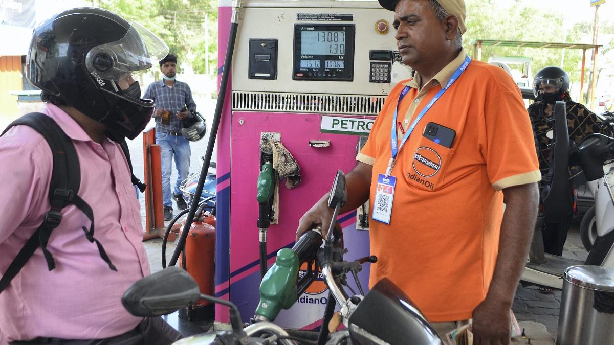 Govt blames fuel price rise on UPA-era oil bonds; dealers warn to brace for  further hike - India News