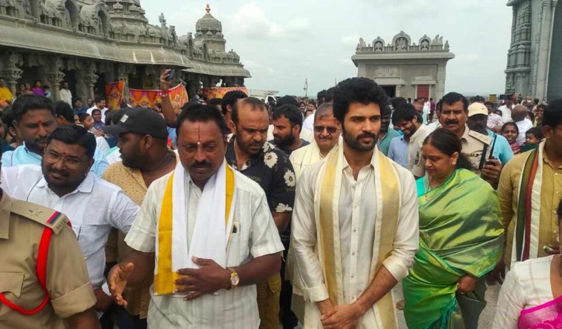 Vijay Deverakonda's Temple Visit Amid Kushi's Success - Asiana Times