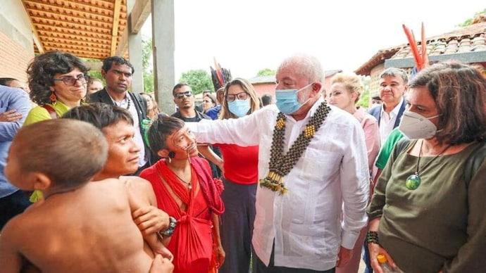 Luiz Inacio Lula visits the Yanomami people